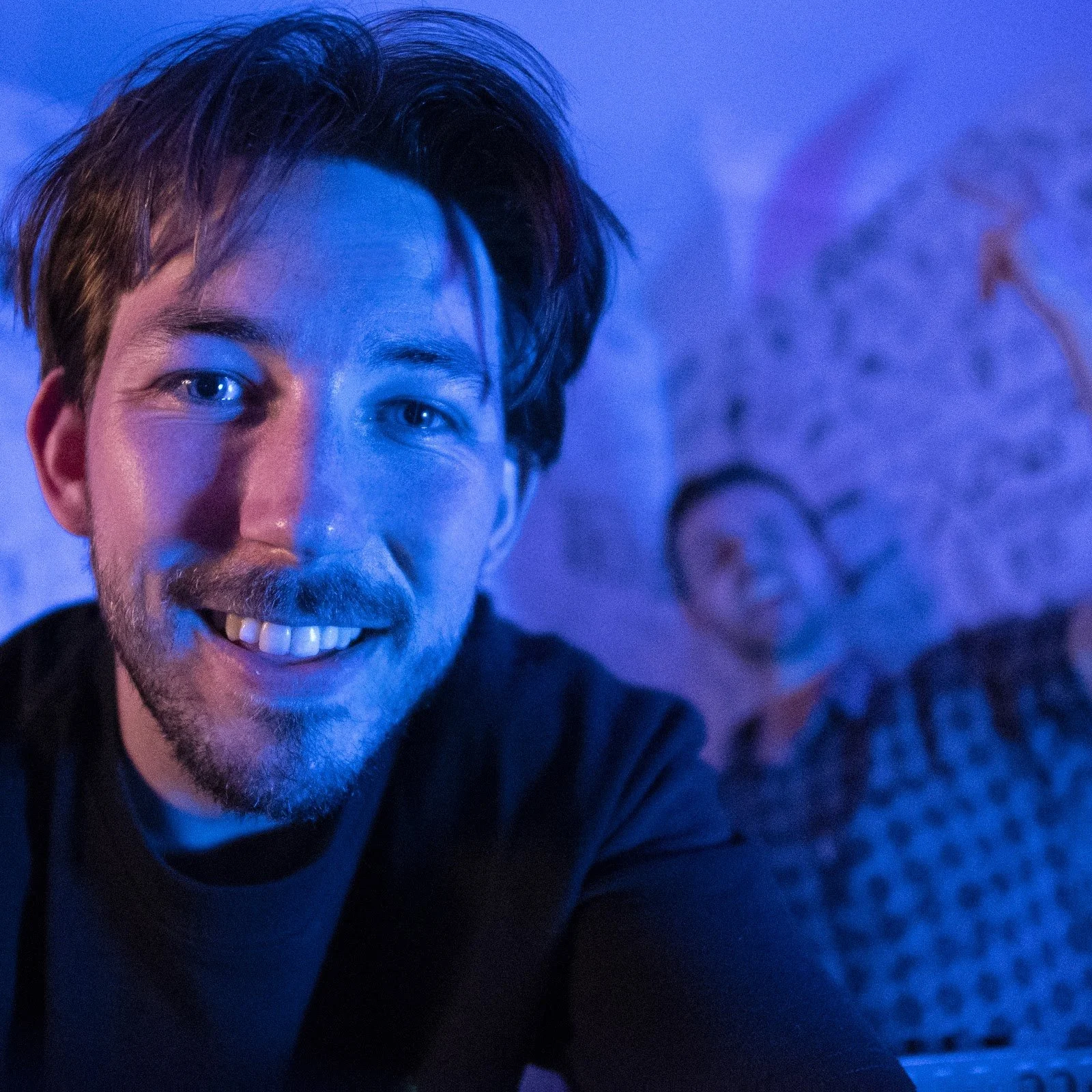 Jwhale &amp; JimmyG ft: Oriyo - 2 Pence (Single)