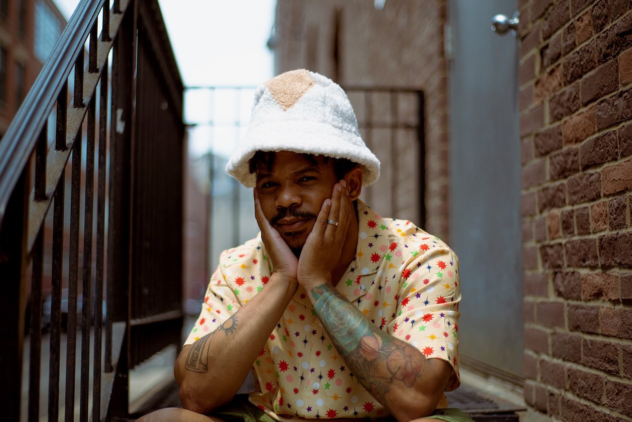 Kota The Friend ft: Samm Henshaw - Barcelona (Official Video))