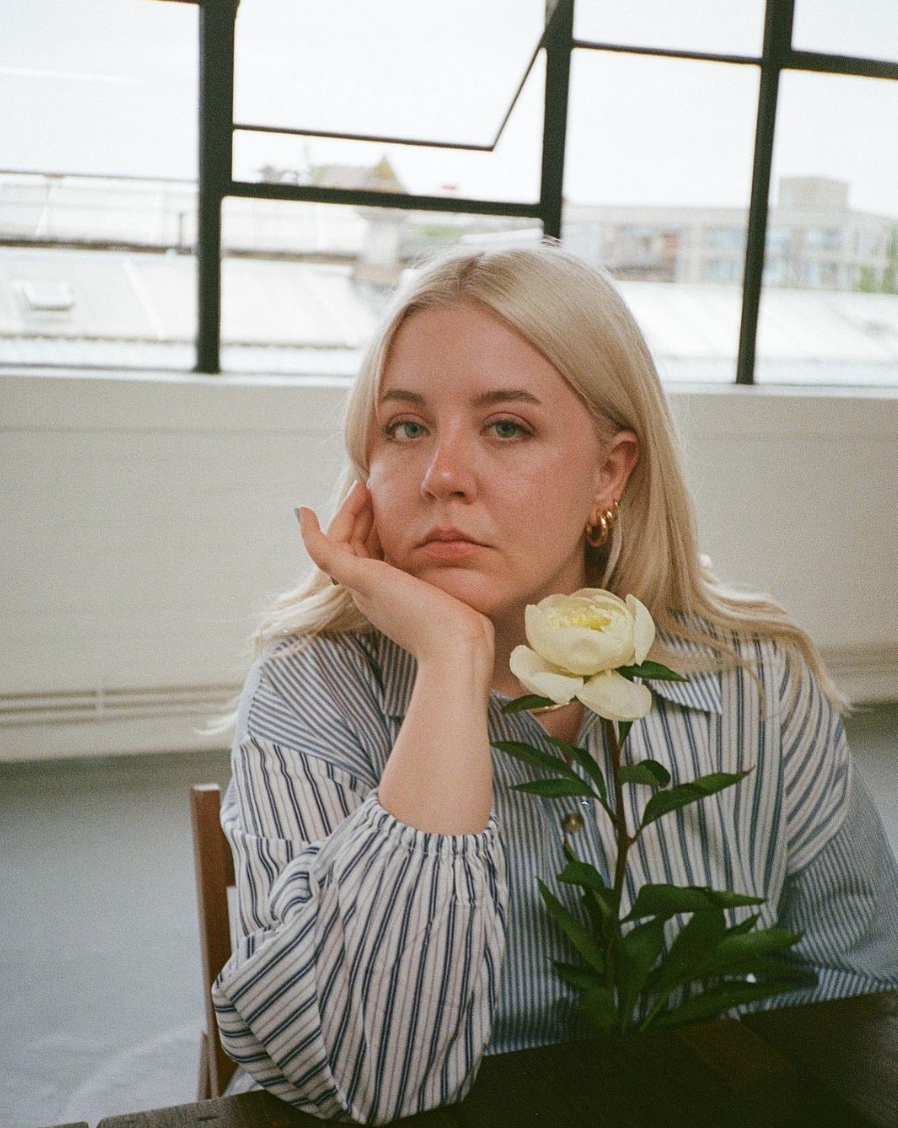 Mariella - Naturally (Single Review)