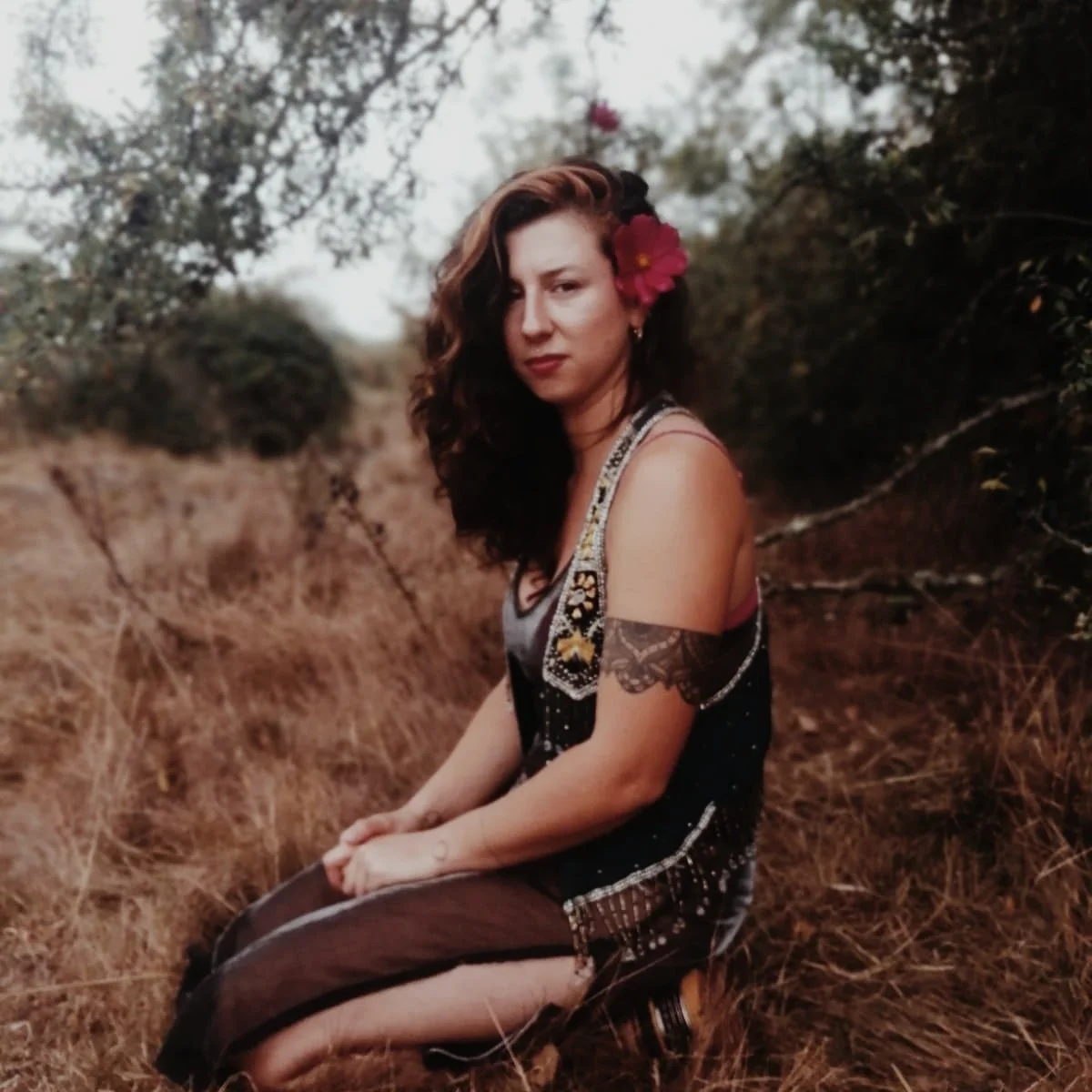 PREMIERE: Raena Cohen - See The Light (Single) + 10 Questions