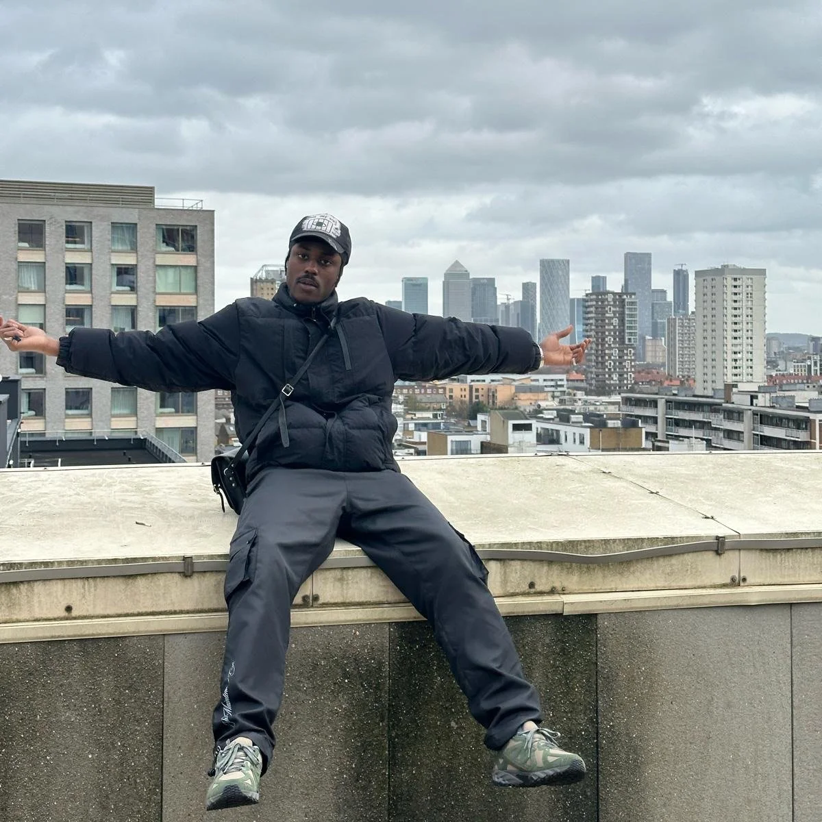 KeepVibesNear ft: Benny Banks - Above It All (Single)