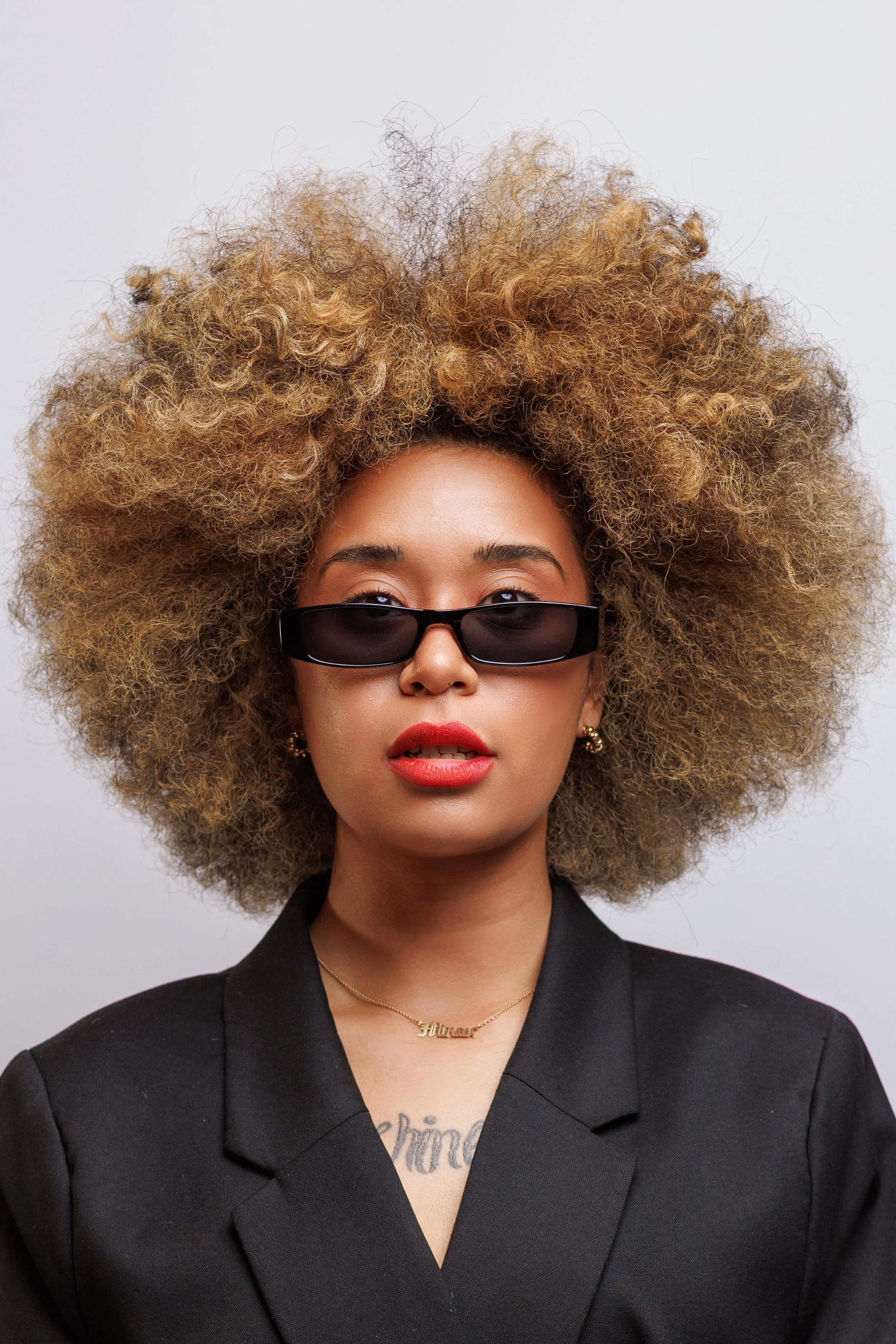 Minou Nombreuse - Moonlight (Official Video)