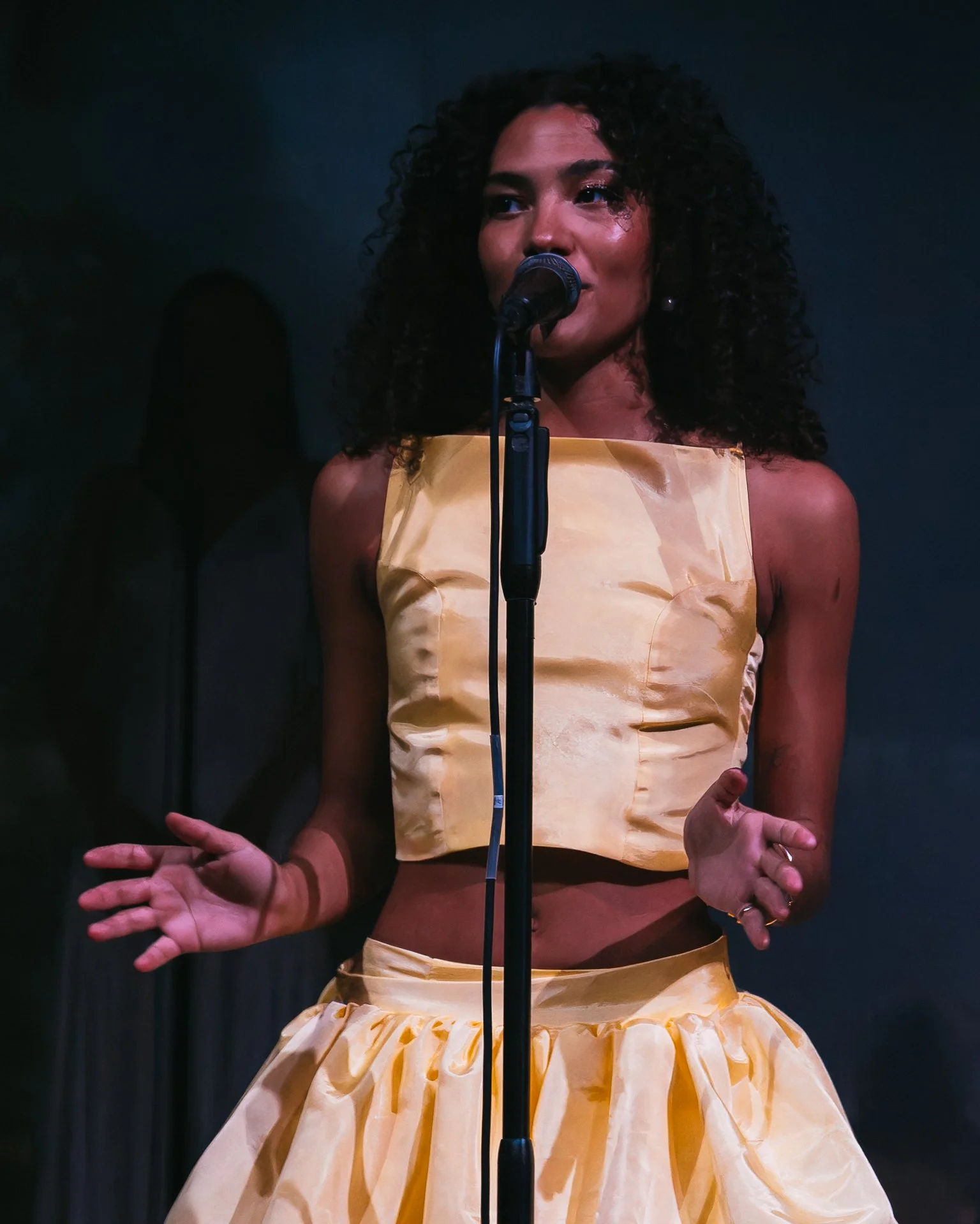 Olivia-Dean-Hammersmith-Apollo-May-05-2024-Screen-04.jpg
