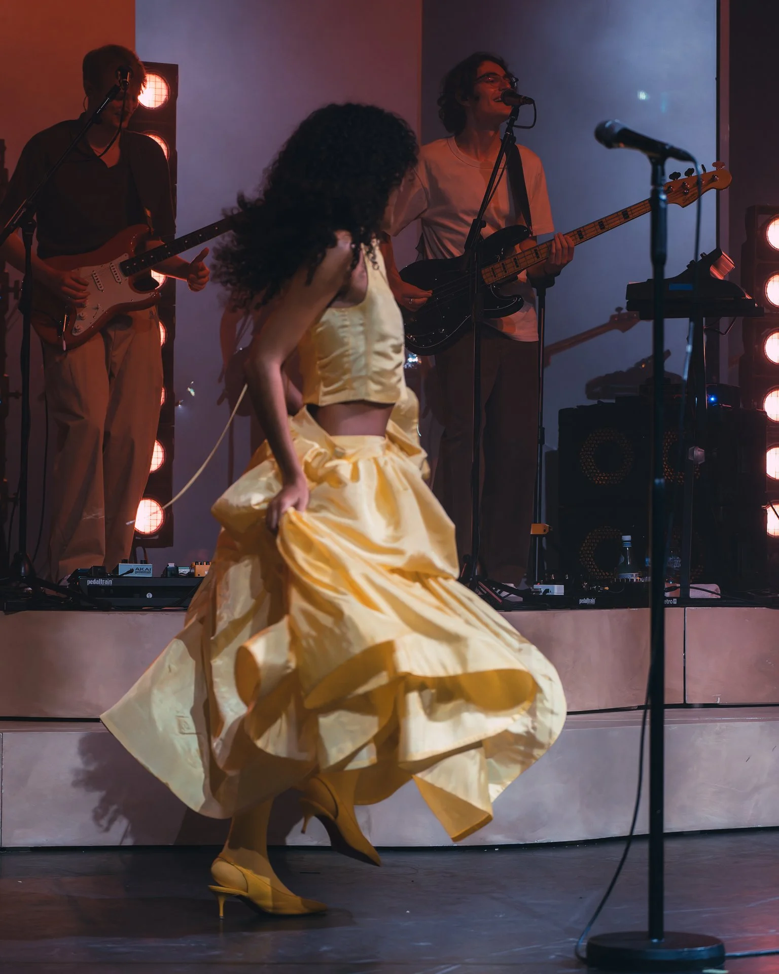 Olivia-Dean-Hammersmith-Apollo-May-05-2024-Screen-10.jpg