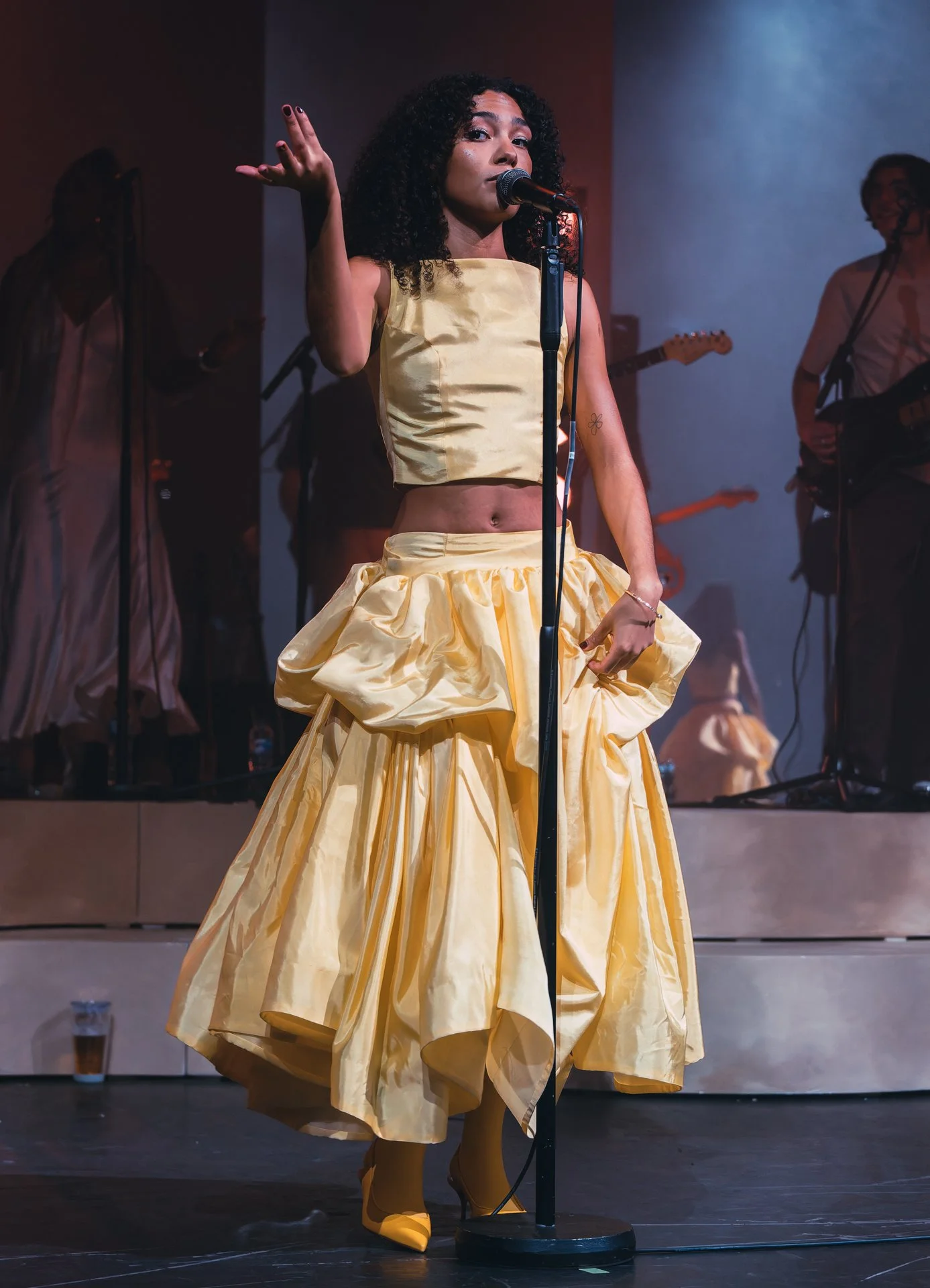 Olivia-Dean-Hammersmith-Apollo-May-05-2024-Screen-11.jpg