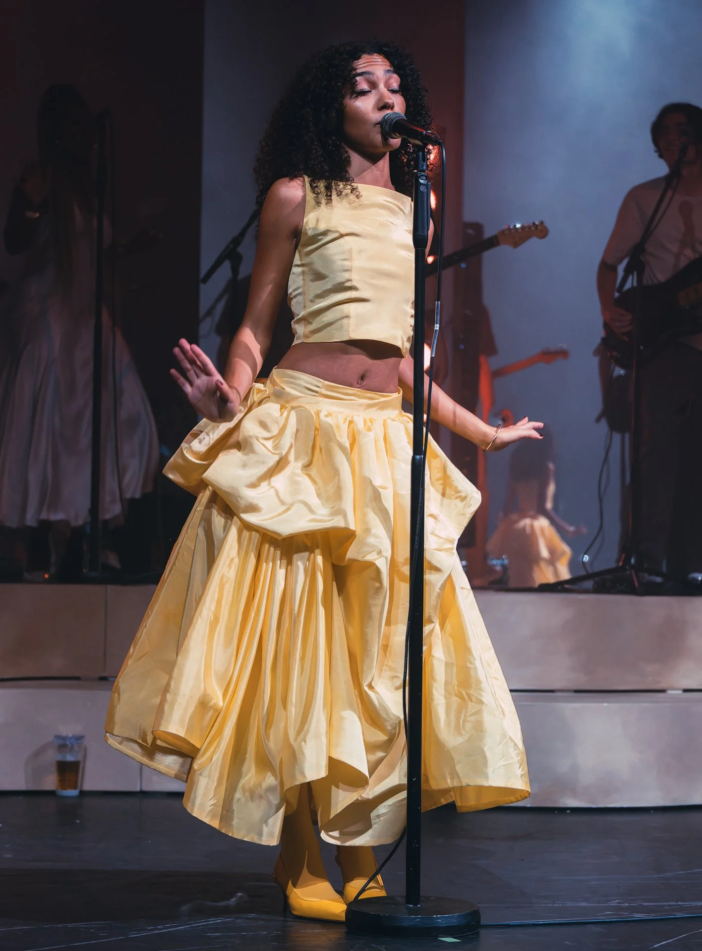 Olivia-Dean-Hammersmith-Apollo-May-05-2024-Screen-12.jpg