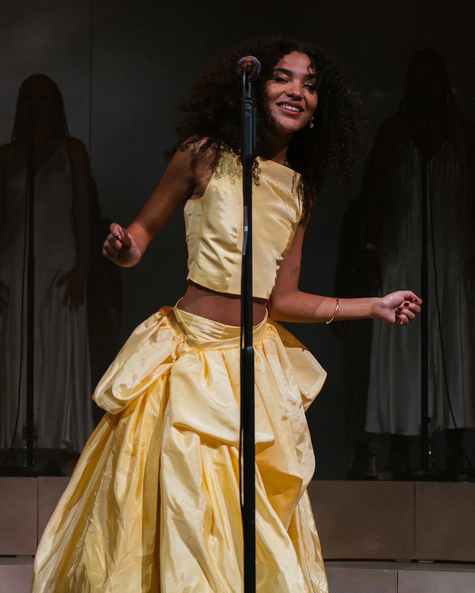 Olivia-Dean-Hammersmith-Apollo-May-05-2024-Screen-19.jpg