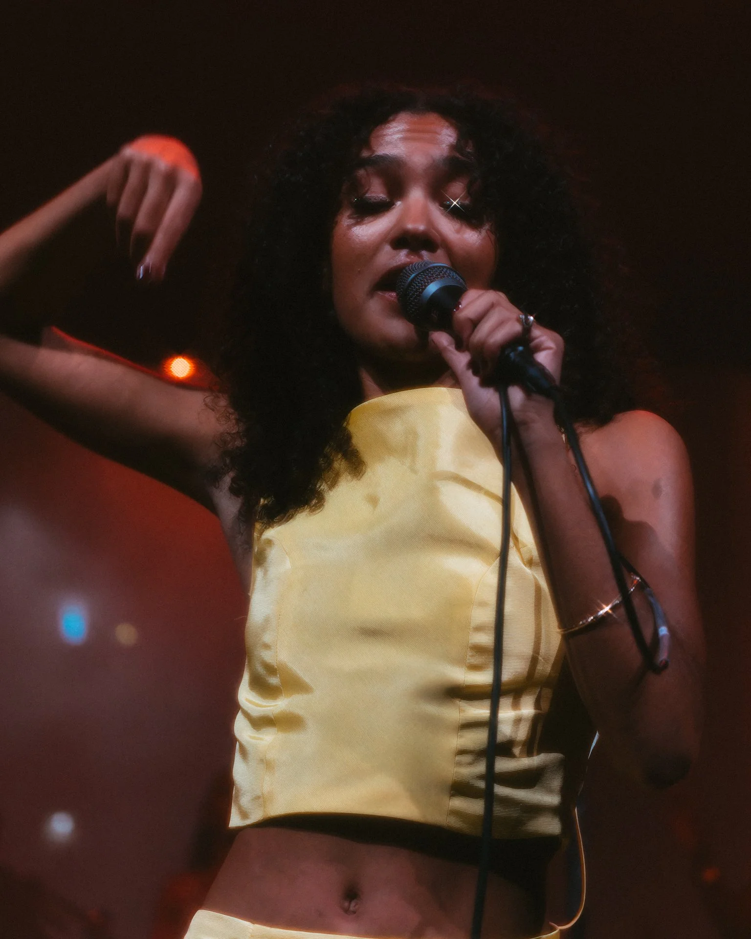 Olivia-Dean-Hammersmith-Apollo-May-05-2024-Screen-25.jpg