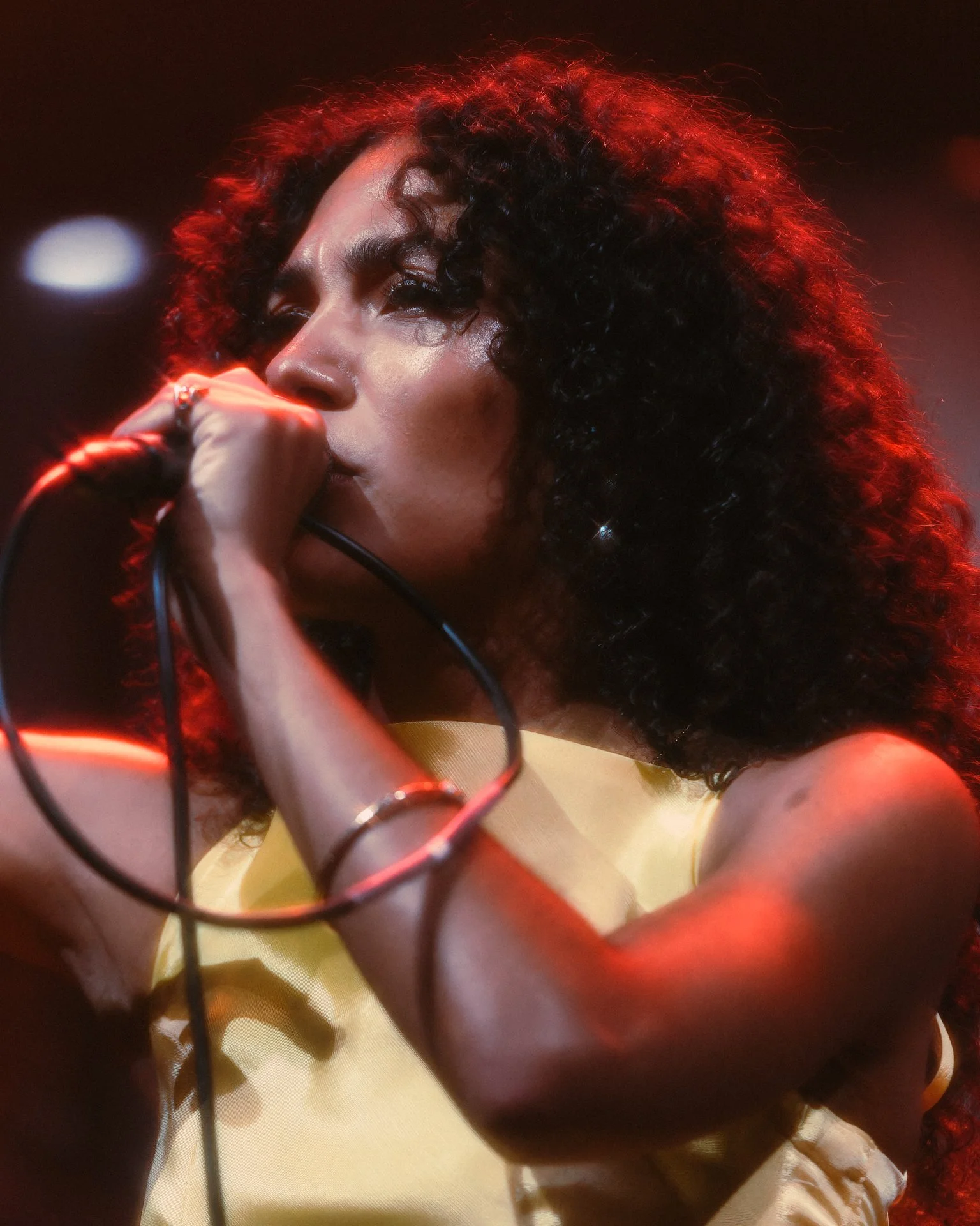 Olivia-Dean-Hammersmith-Apollo-May-05-2024-Screen-26.jpg