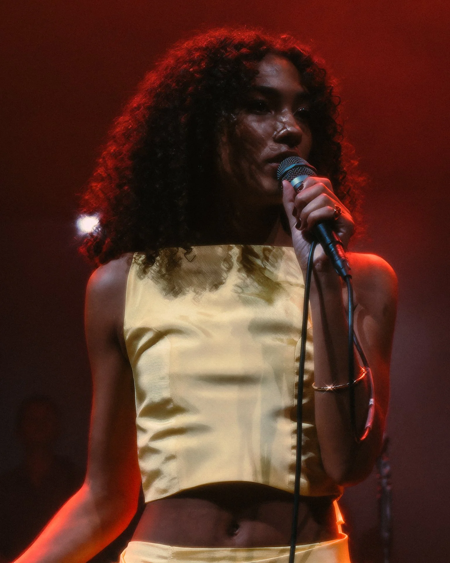 Olivia-Dean-Hammersmith-Apollo-May-05-2024-Screen-28.jpg