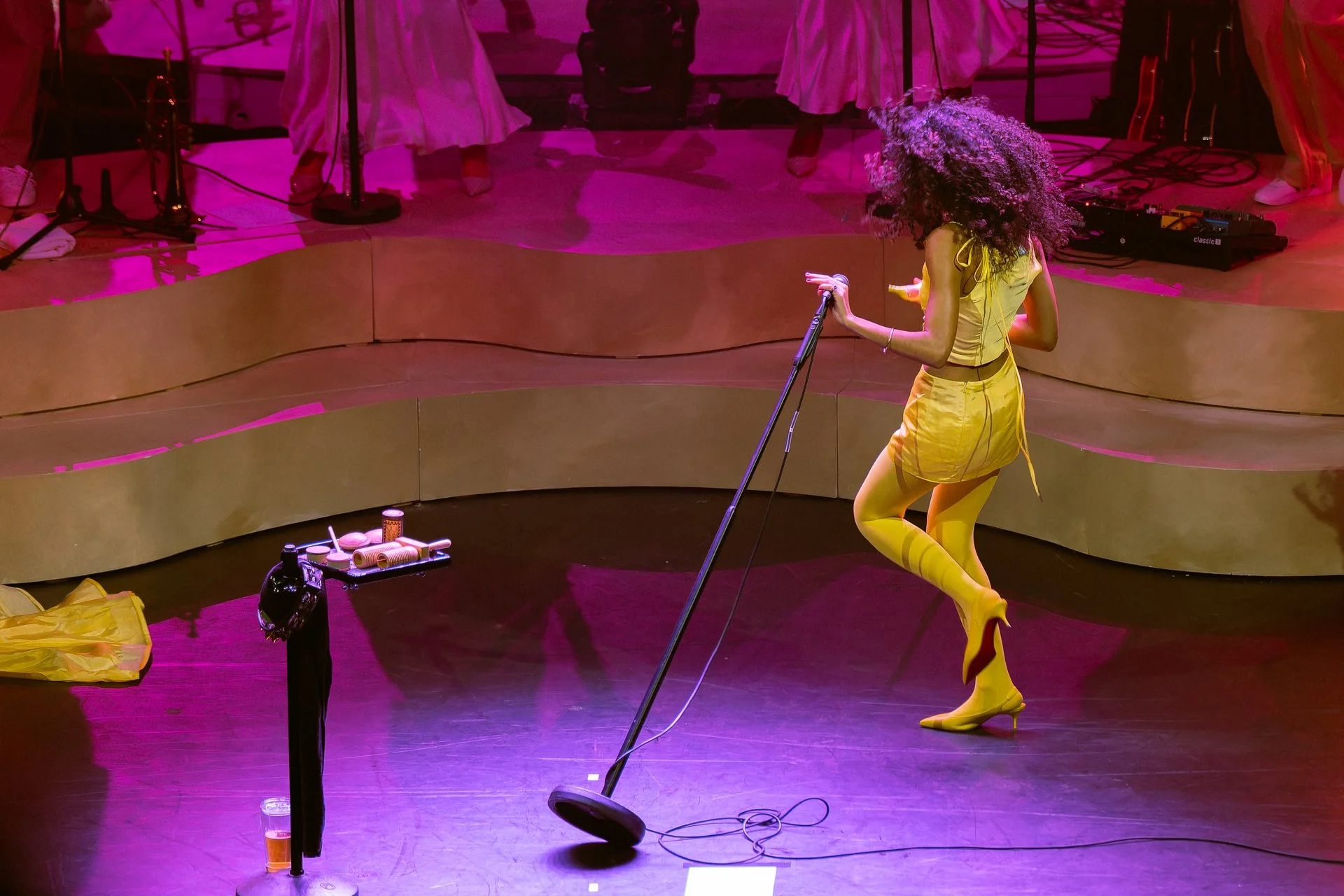 Olivia-Dean-Hammersmith-Apollo-May-05-2024-Screen-56.jpg