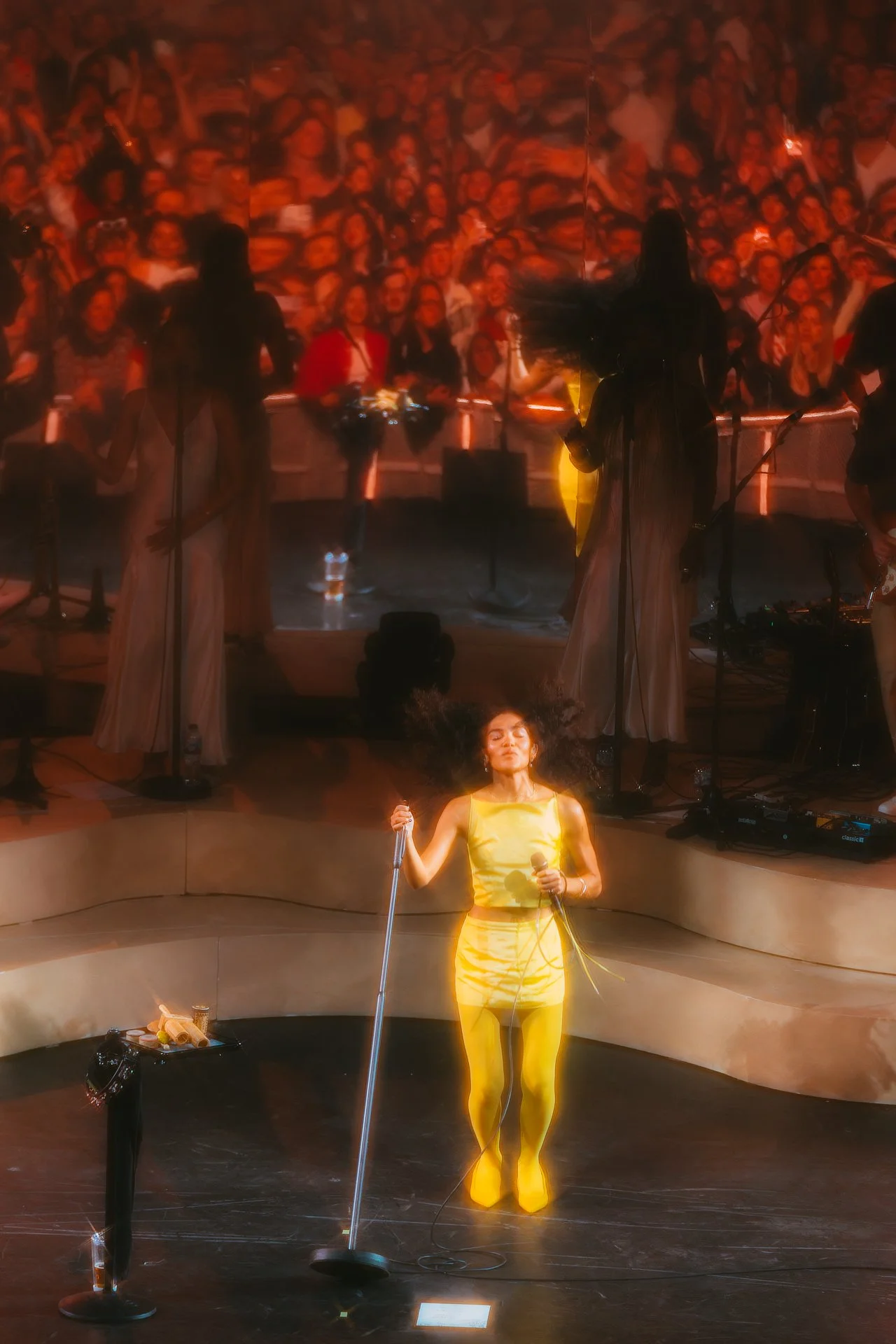 Olivia-Dean-Hammersmith-Apollo-May-05-2024-Screen-63.jpg