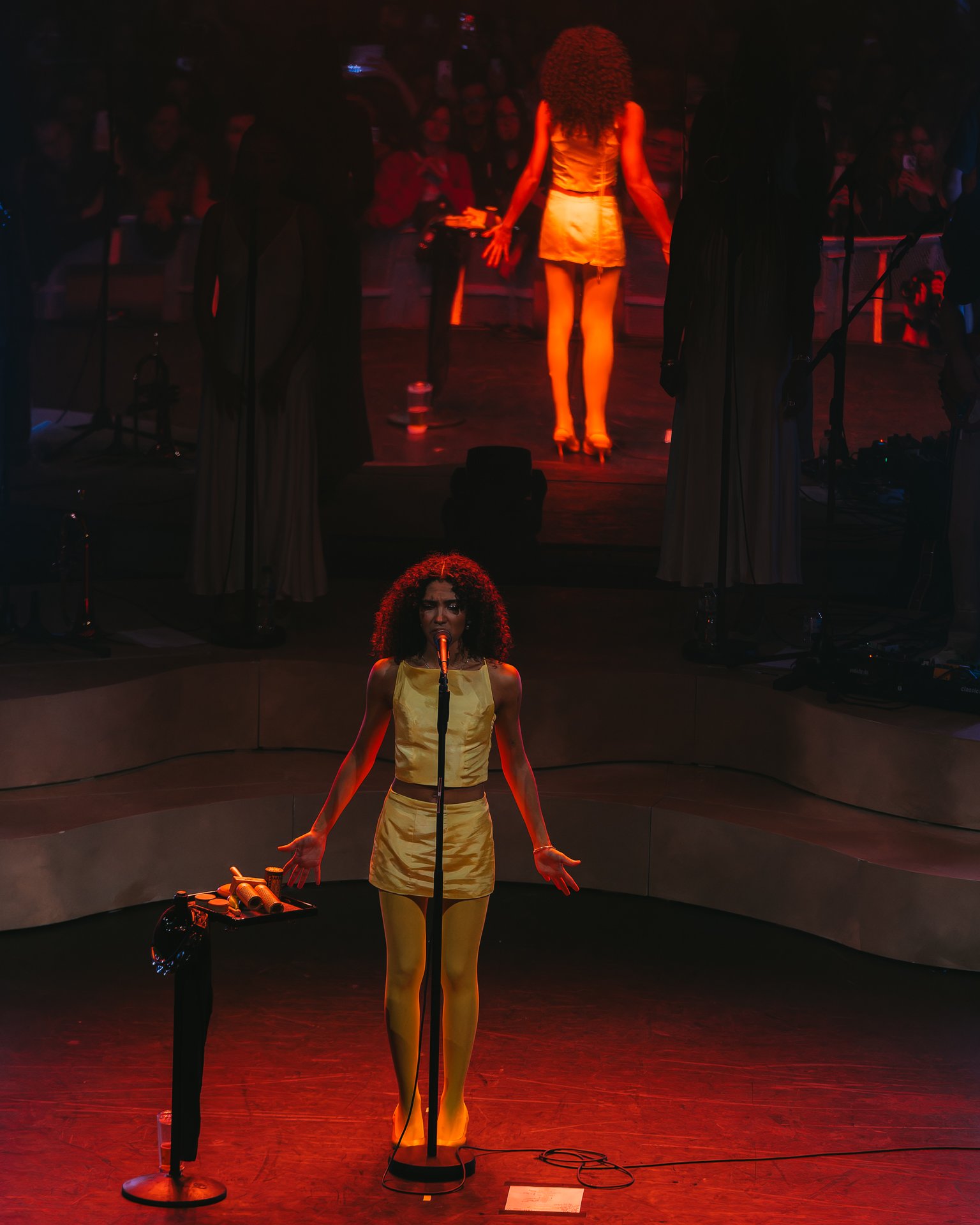 Olivia-Dean-Hammersmith-Apollo-May-05-2024-Screen-67.jpg