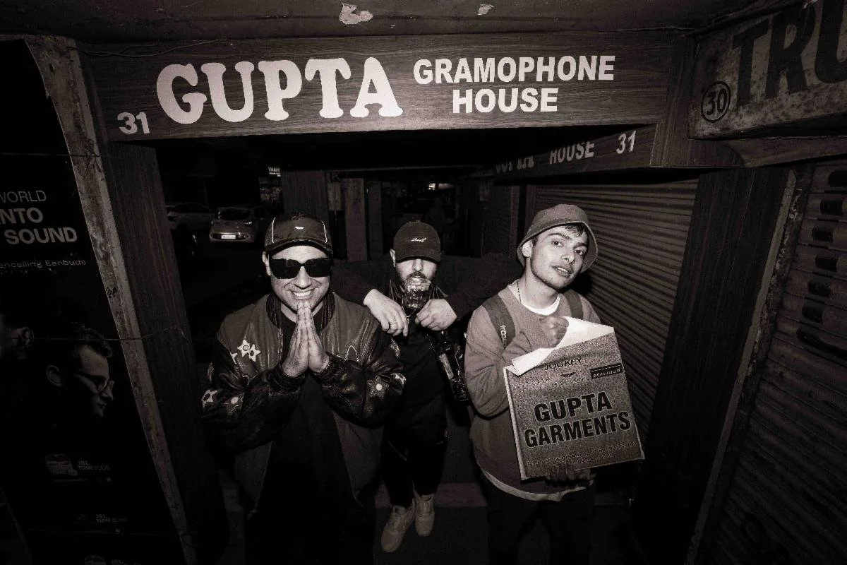 Pataka Boys ft: M.O.N.G.O - Bappi Lahiri (Official Video)