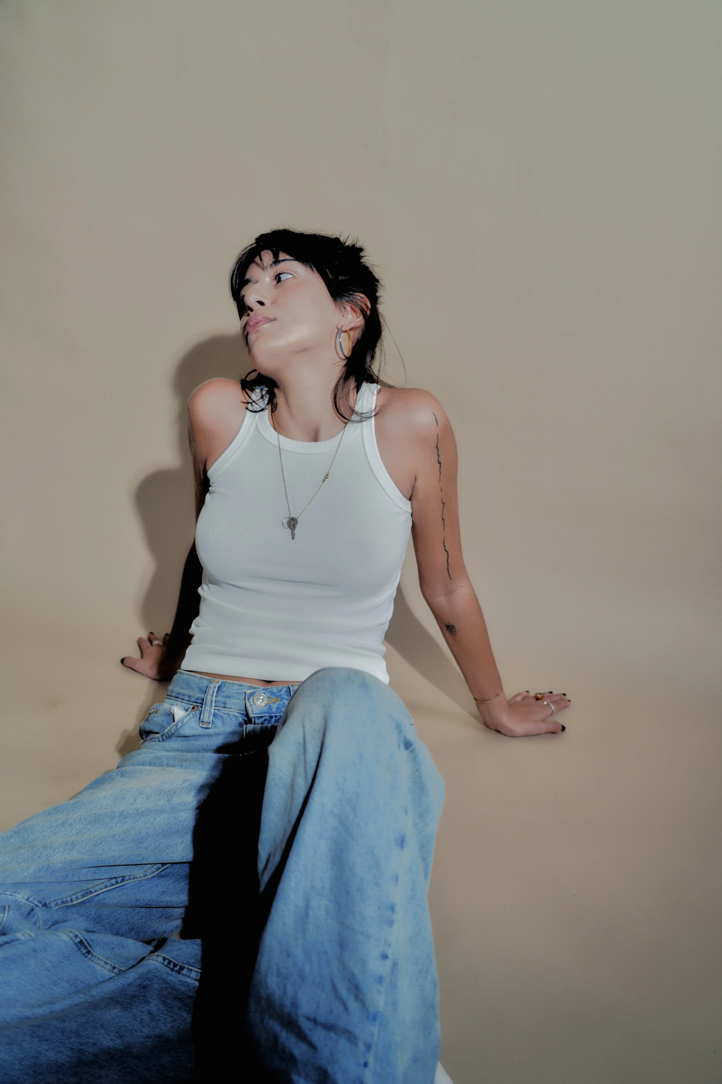 Yaz León ft: Bukky - 4th Wall (Single)