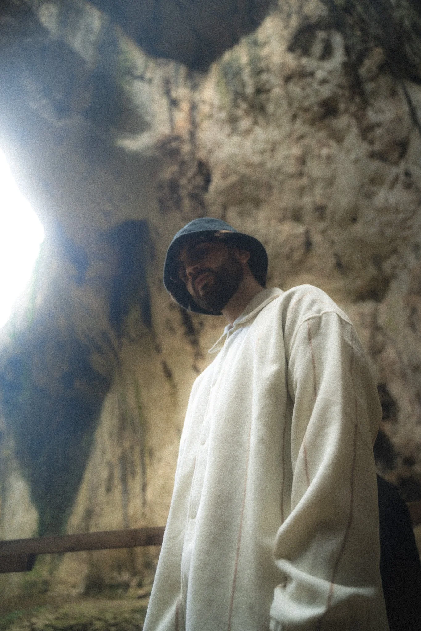 NAVII ft: Etta Zelmani - EASY ON ME (Single)