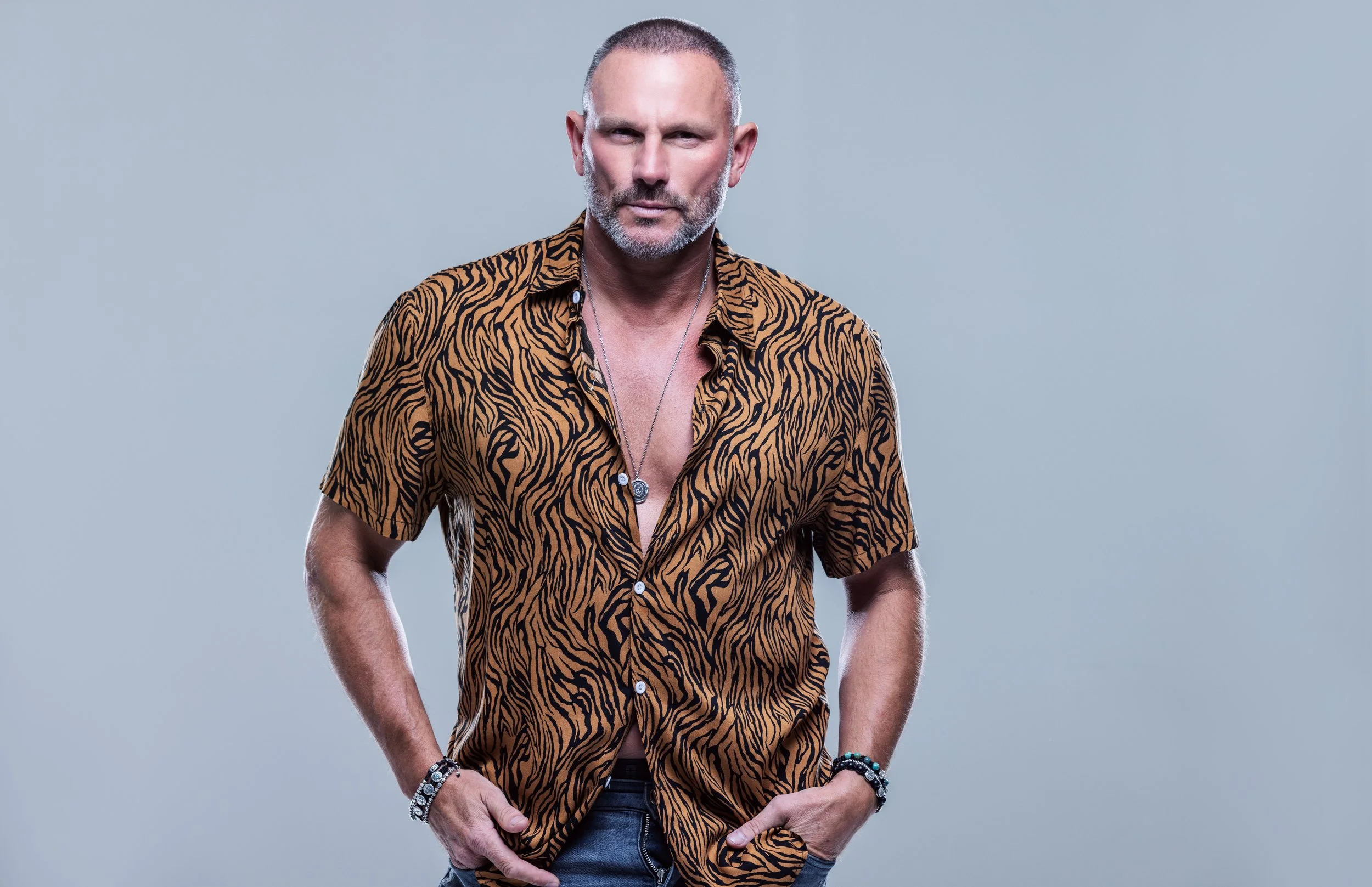 Mark Knight - Move On Up (Mark Knight Remix) (Single)