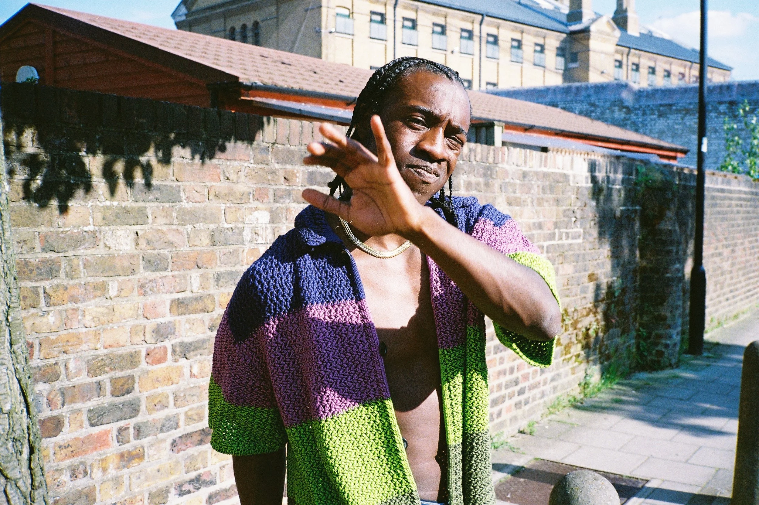 Dabieh - eyephone (look up). (Single)