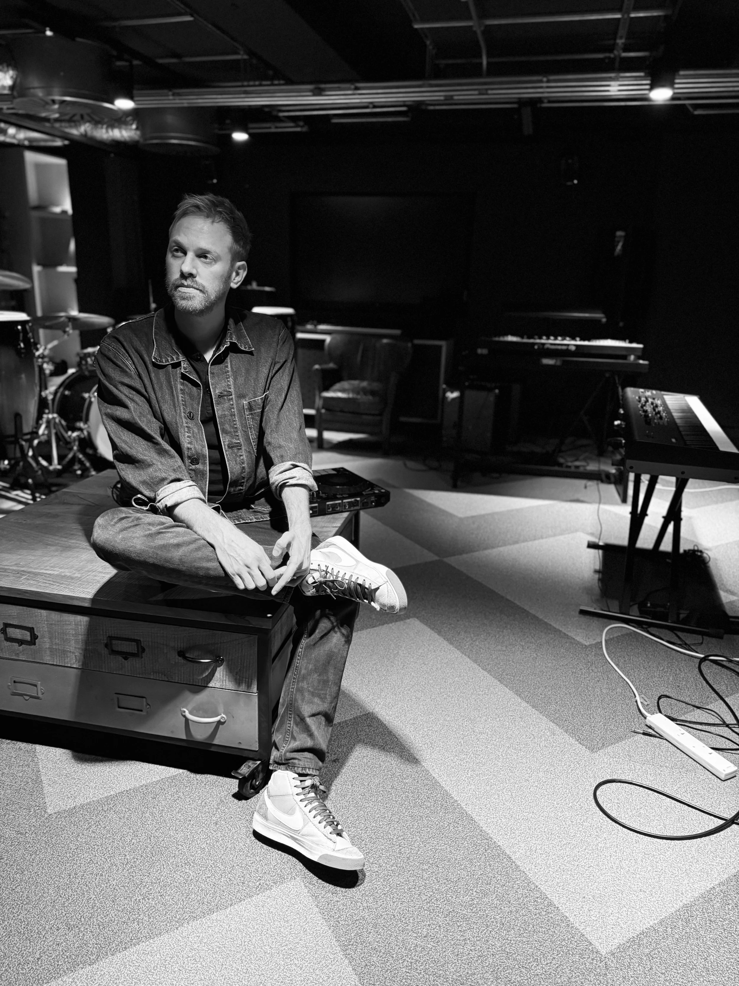 Daylight Robbery ft: Nick Marks - Tonight's Entertainment (Single)