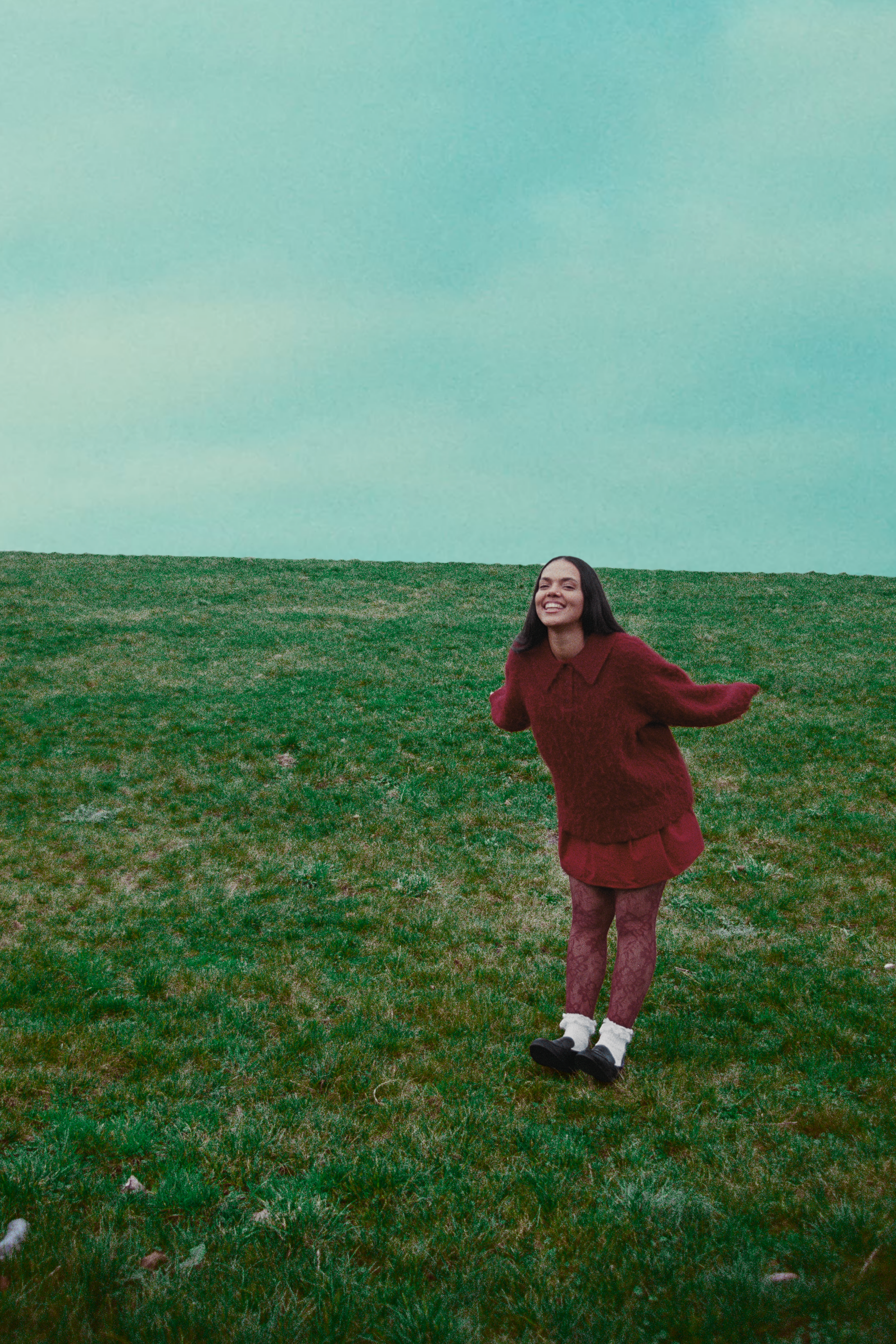 Ella More - Never Even Happened (Single) + 10 Questions