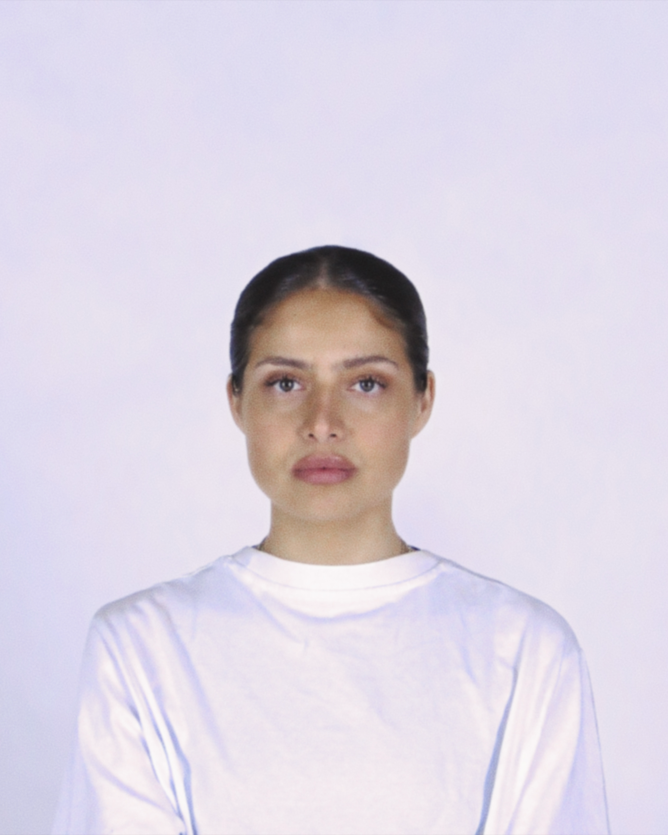 Noha Saré - cracks beneath my skin (Single) + 10 Questions