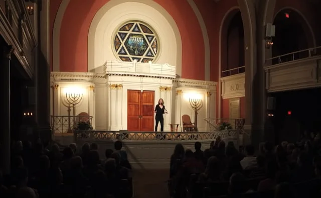 Bonnie performs at Sixth & I