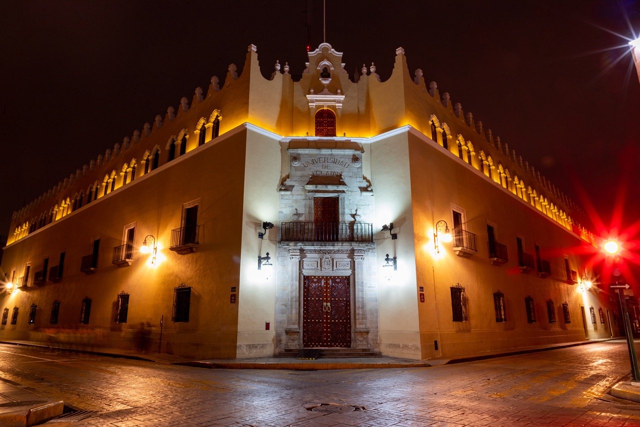 Mérida-EdificioHistórico-EdificioCentral-UADY-CentroHistórico-Fachada-Noche-36 Large.jpeg