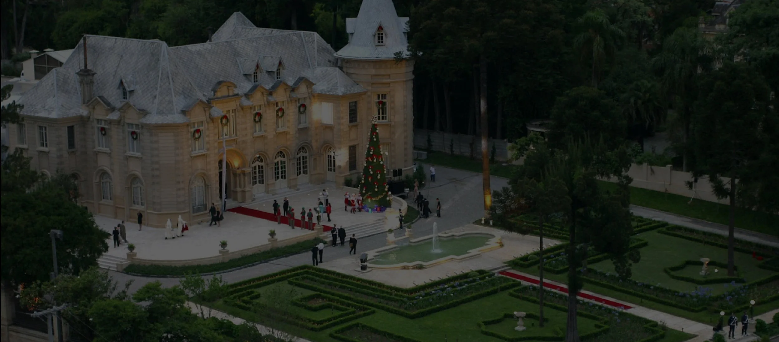 Castelo Batel 1black.jpg