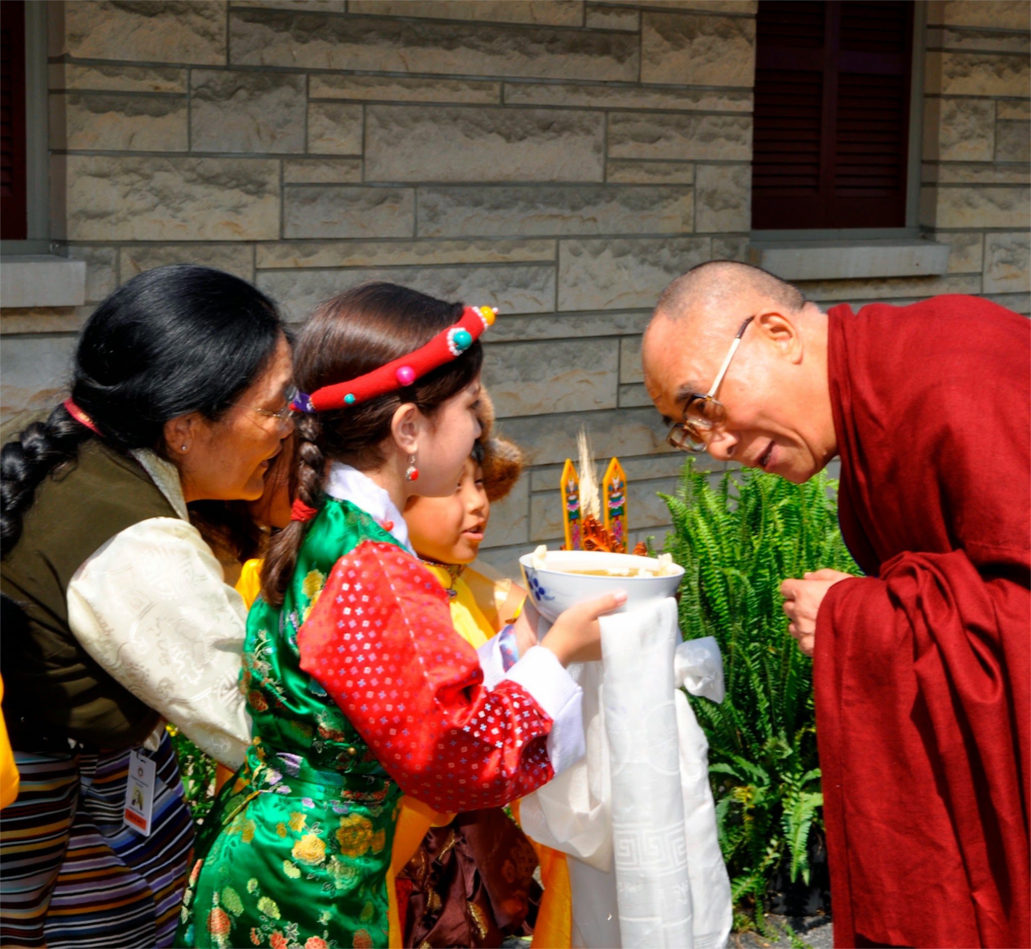 His Holiness greets children before the blessing.