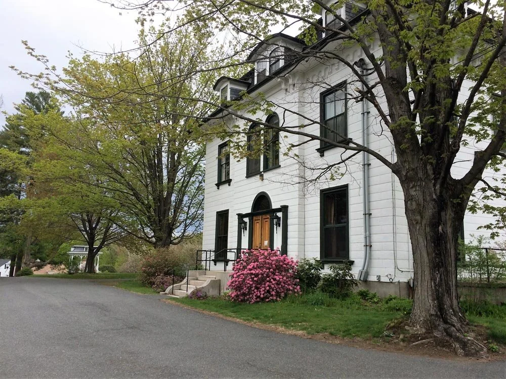 Living Spaces — Garden Path Elder Living