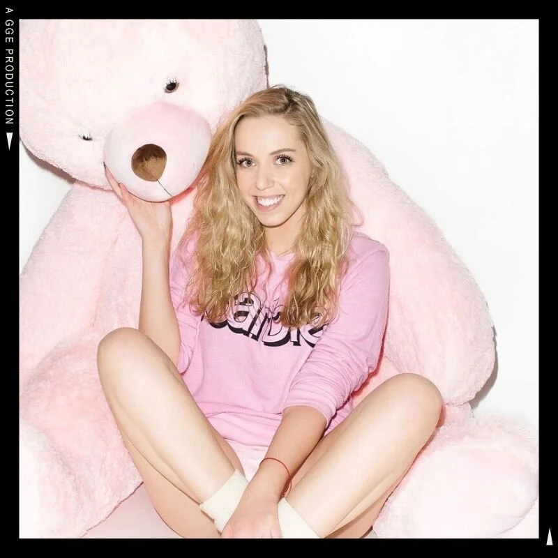 Daddy Issues feat. Memer Violet Benson 