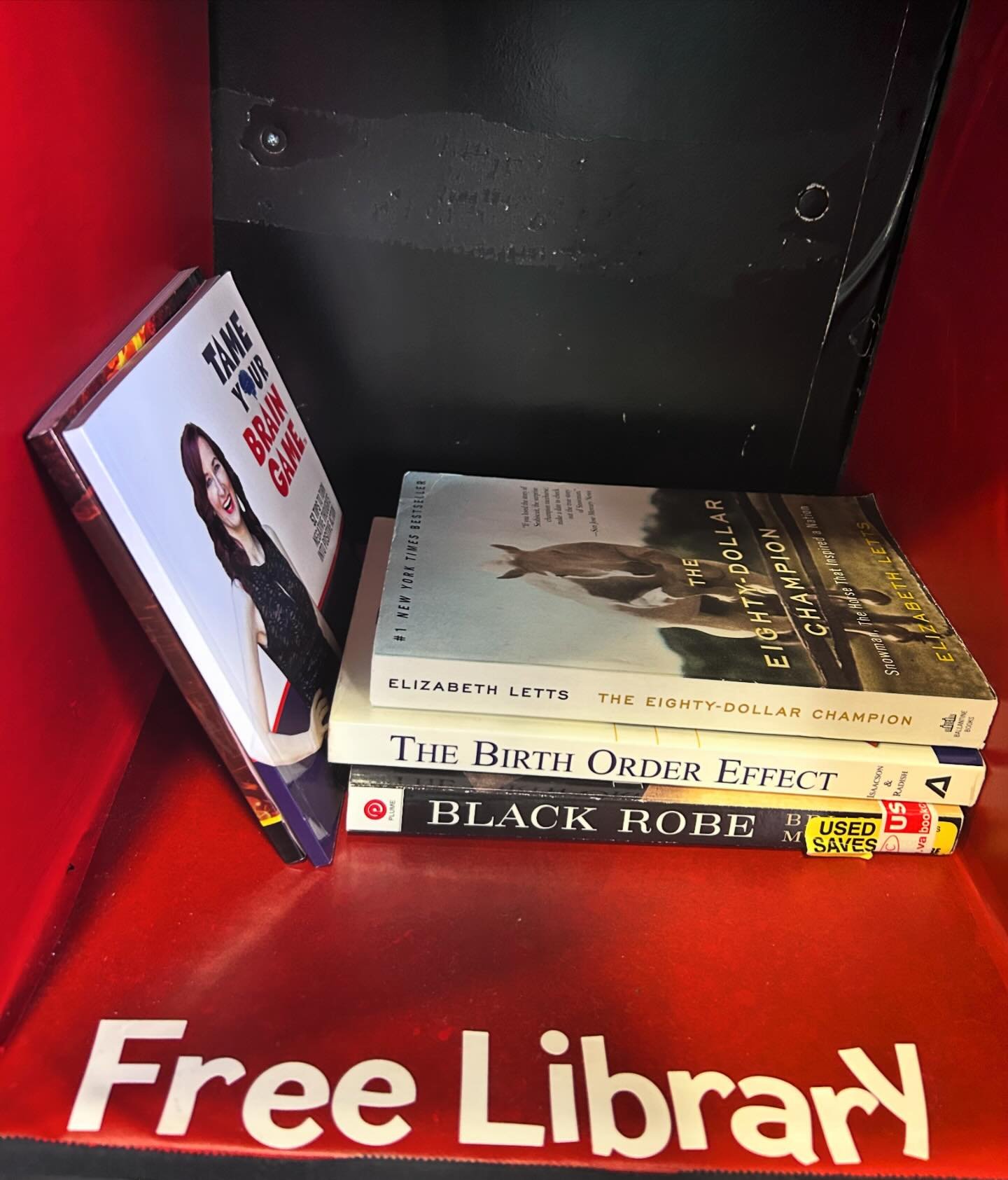 New at T&amp;D! 📚 We have our very own Little Free Library in the cubby area! Take a book, leave a book at your next workout. 😊

Drop the best thing you&rsquo;ve read lately in the comments 👇

&mdash;&mdash;&mdash;&mdash;&mdash;&mdash;&mdash;&mdas