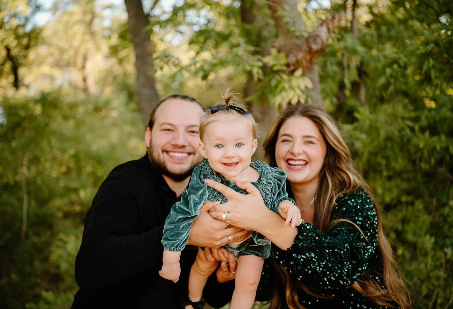 Happy Labor Day!! It&rsquo;s time to book your fall sessions and get ready for Christmas card photos. 🙌🏼🎄loved this sweet session from this weekend!