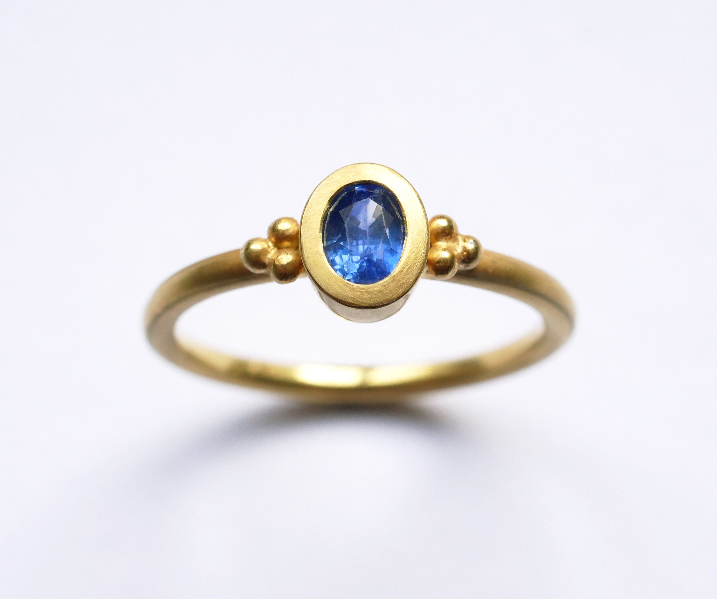 ring_gold_safir1.jpg