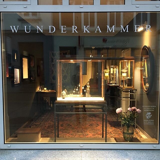 As I have had no time to make new jewellery here&rsquo;s another view of the new shop. Looks perfectly illuminated in a pre-thunderstorm darkness. &bull; Vor-Gewitter-Stimmung bringt die Stimmung in der &bdquo;Wunderkammer&ldquo; perfekt zu Geltung. 