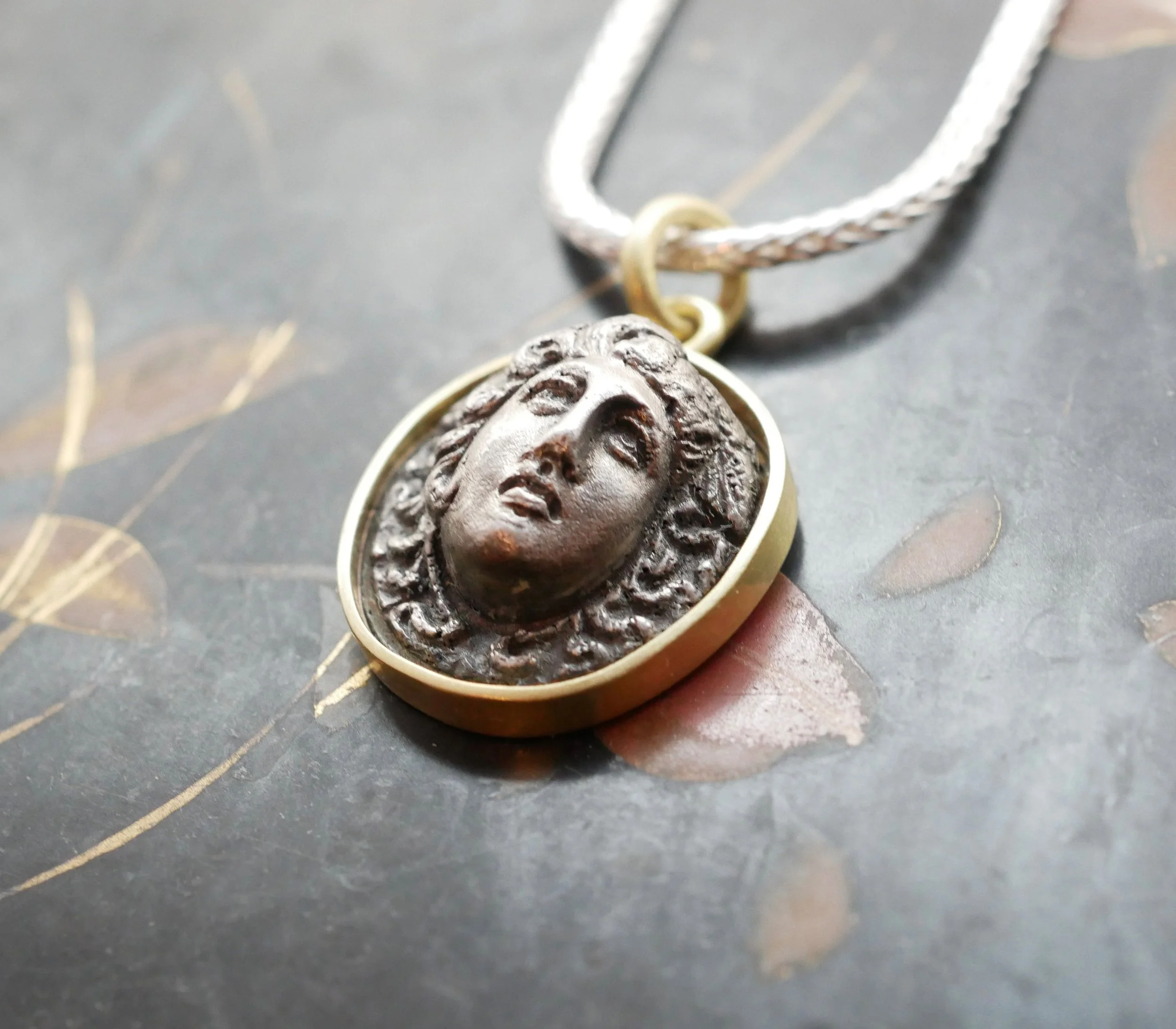 pendant_silvermedusa2.jpg