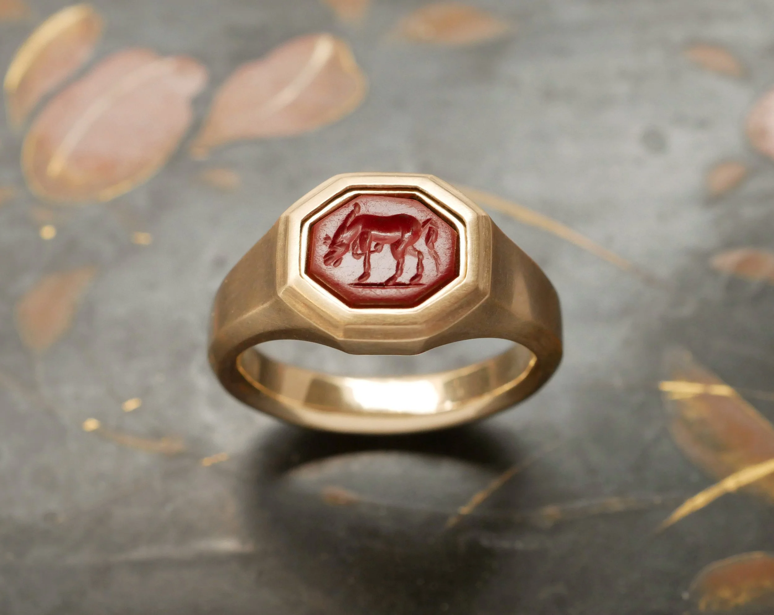 ring_romangem_oktahorse1.jpg