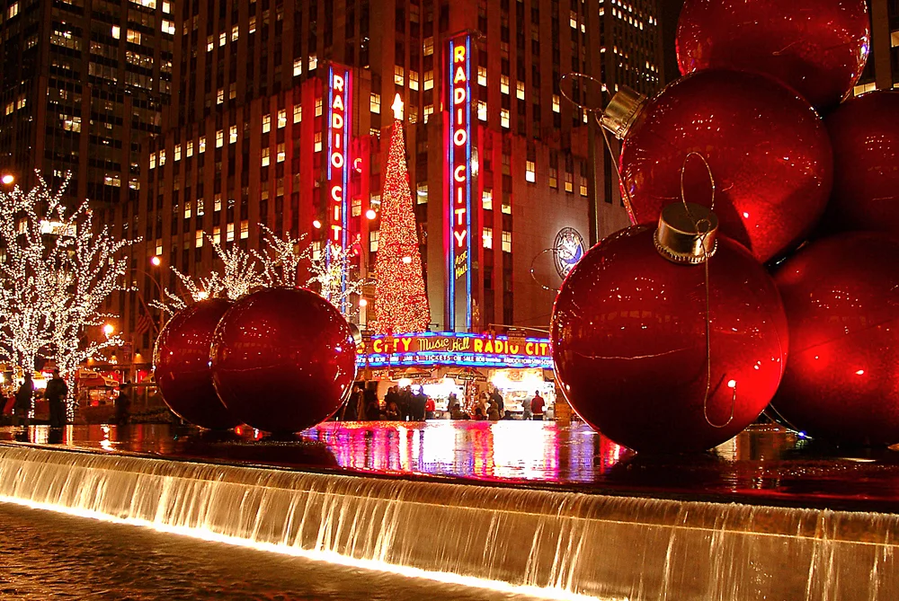 Radio City Spring Spectacular starring The Rockettes - NYC Stree