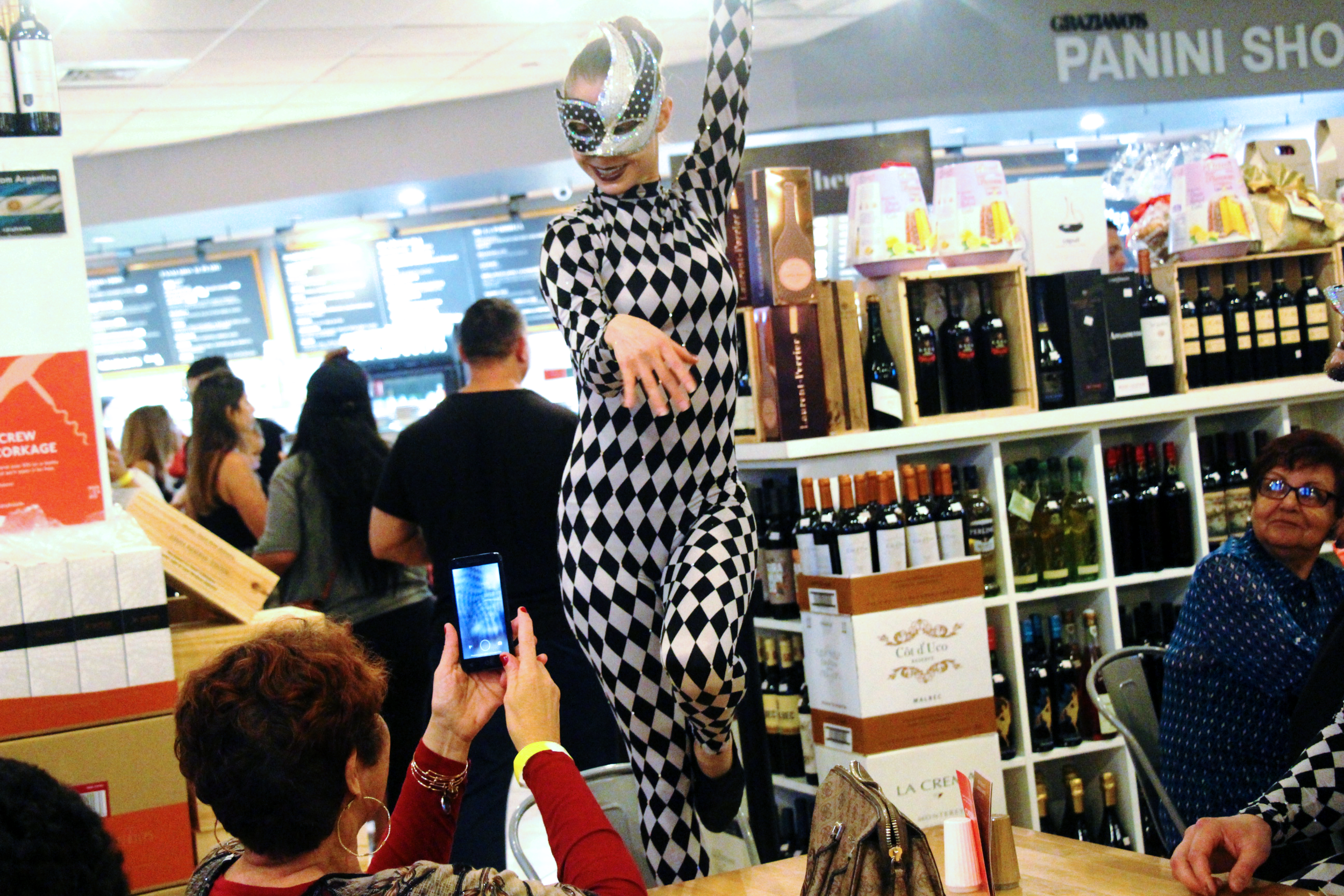 Villa-Maria-Wines-Miami-Grazianos-Cirque-du-Soleil-Event-10.png