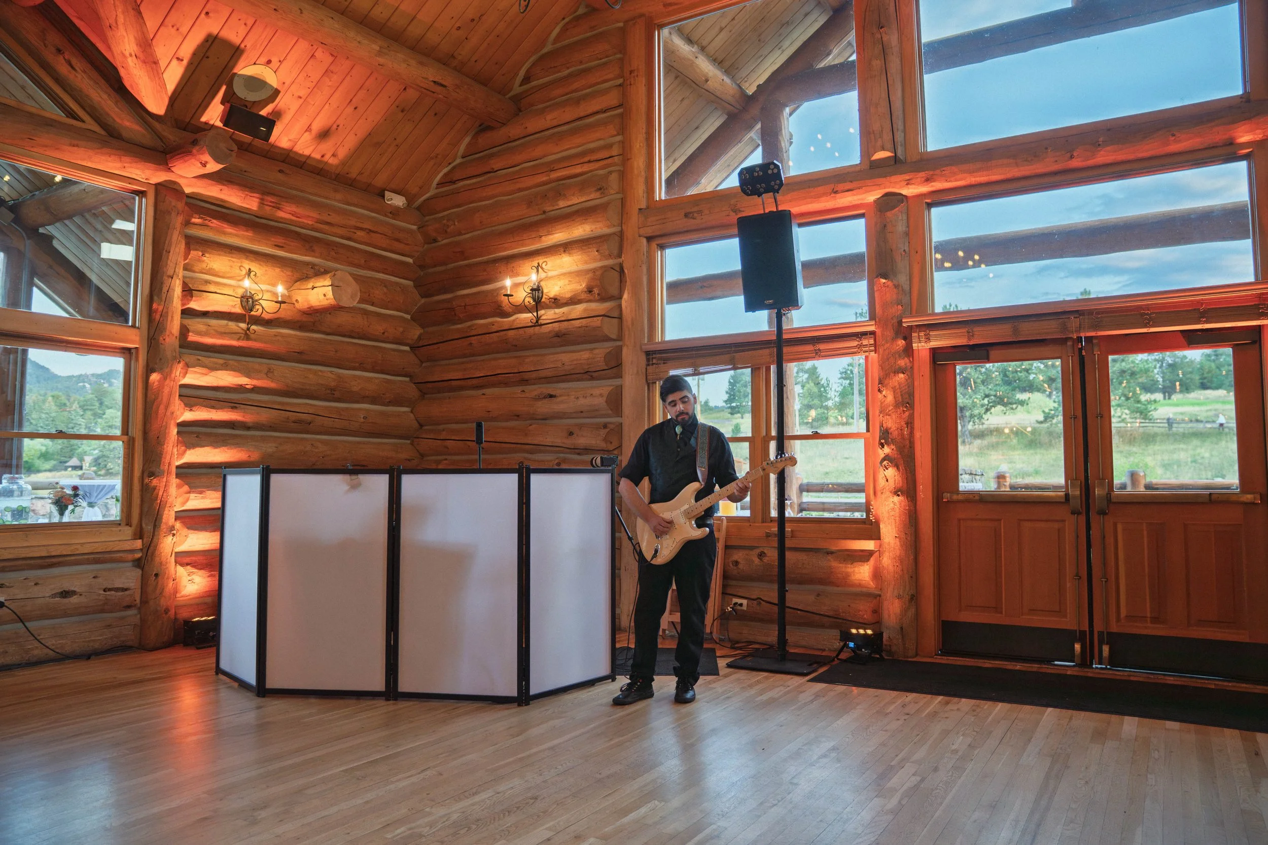 2025-09-26 - Evergreen - Dinner Electric Guitar-7.jpg