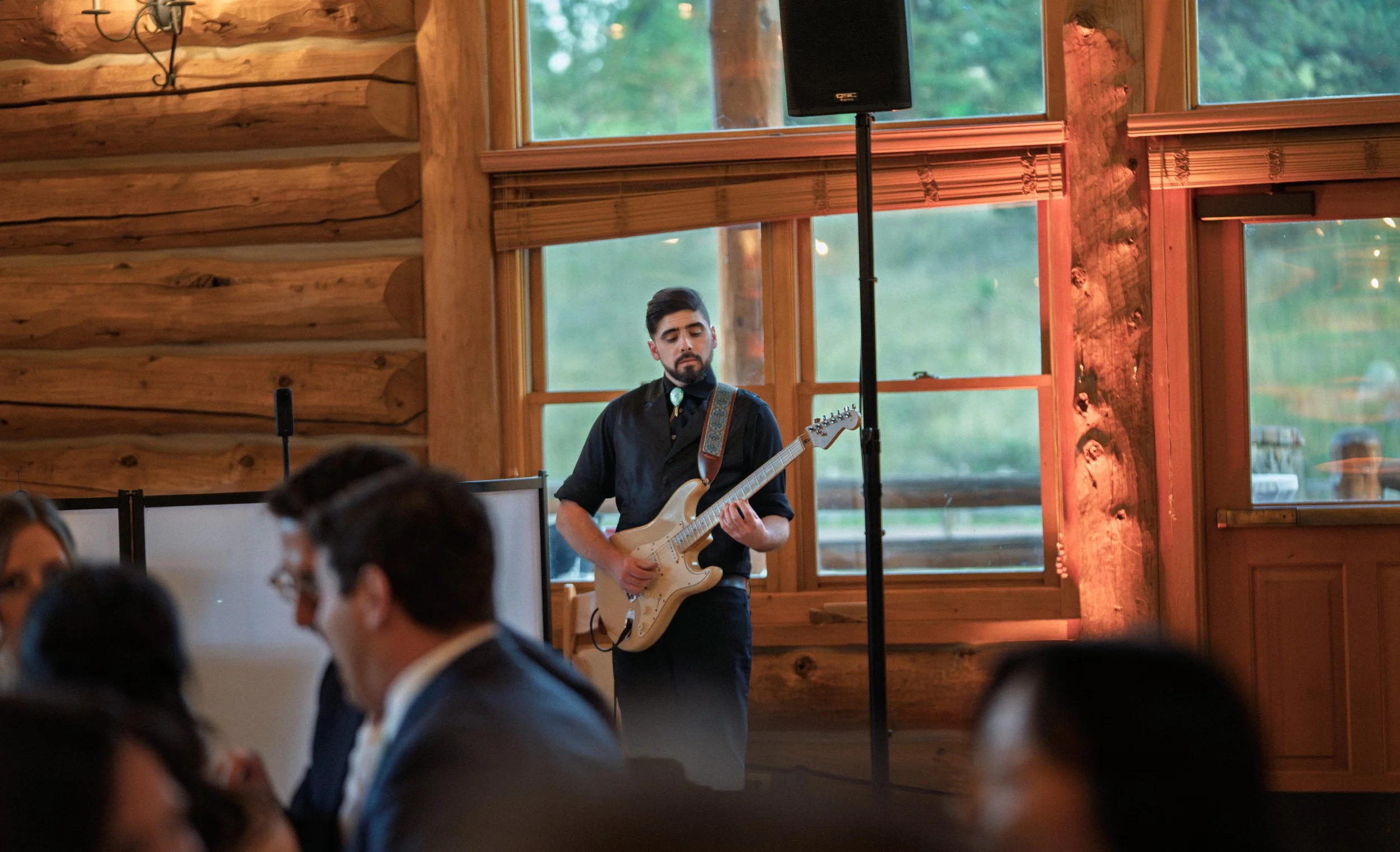 2025-09-26 - Evergreen - Dinner Electric Guitar-10.jpg