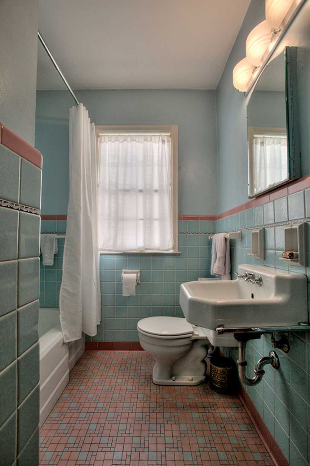 vintage-pink-and-blue-bathroom.jpg