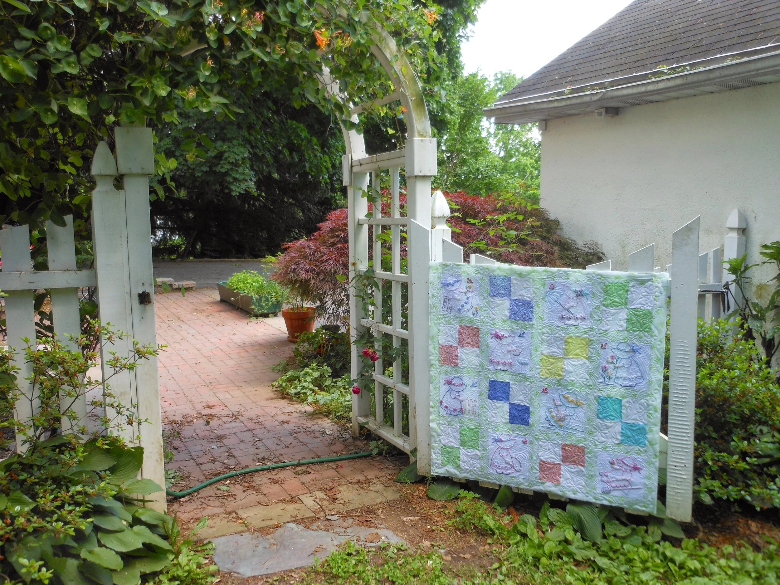 Lena's Garden - main.jpg