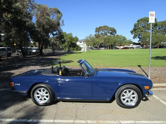 tr6bluerhs.JPG