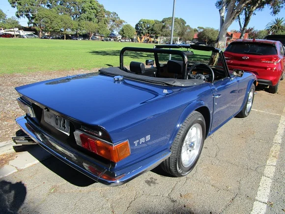 tr6bluerhr.JPG