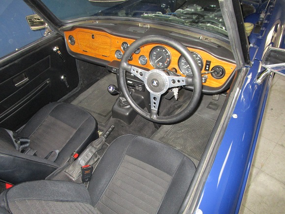 tr6blueintr.JPG