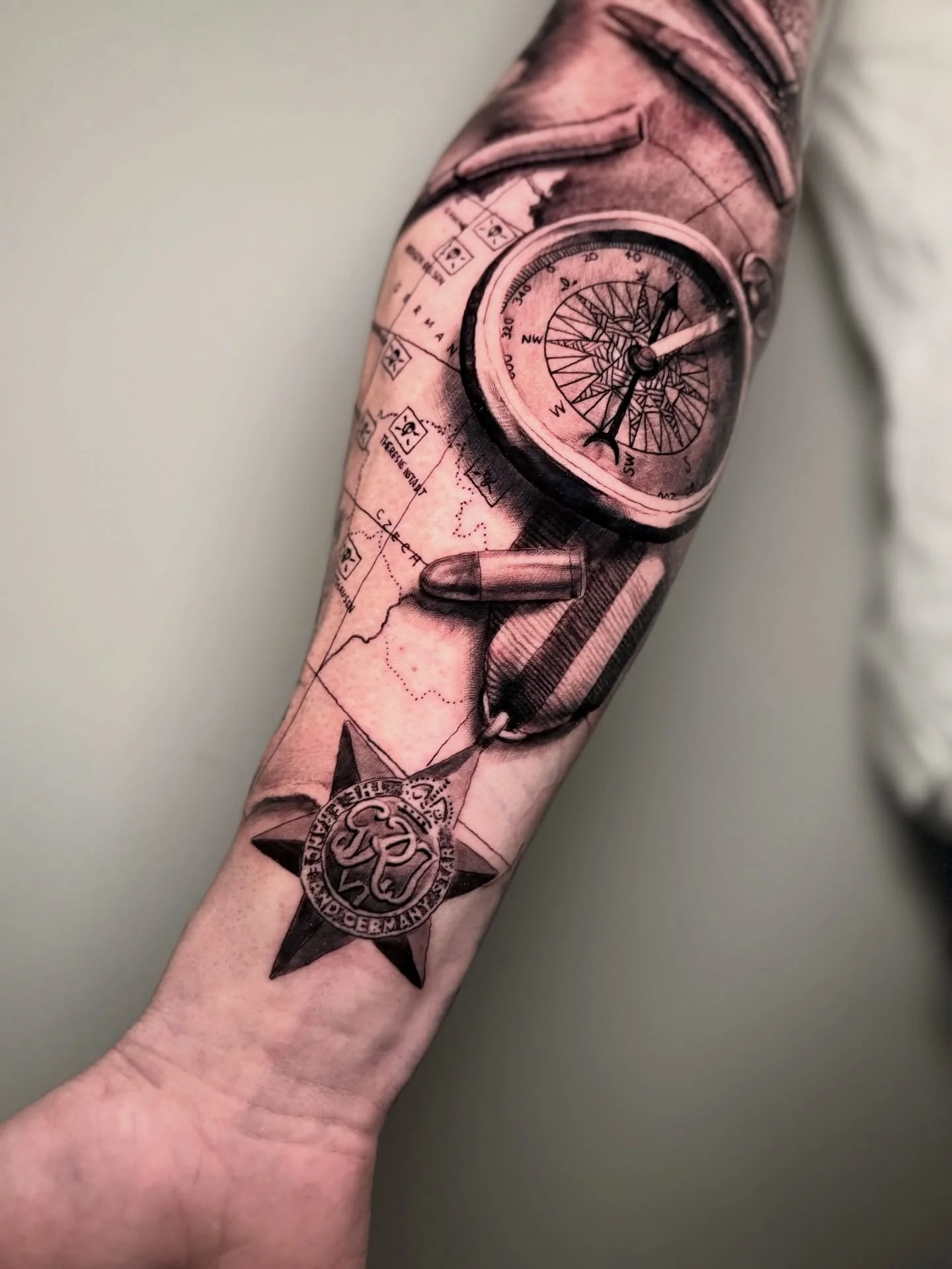 H I S T O R I C
-
Some still shots of Lees sleeve. 
-
Done at @thinkstudio_bristol 
-
#blackandgreytattoo #ww2 #miner #memorial #medal