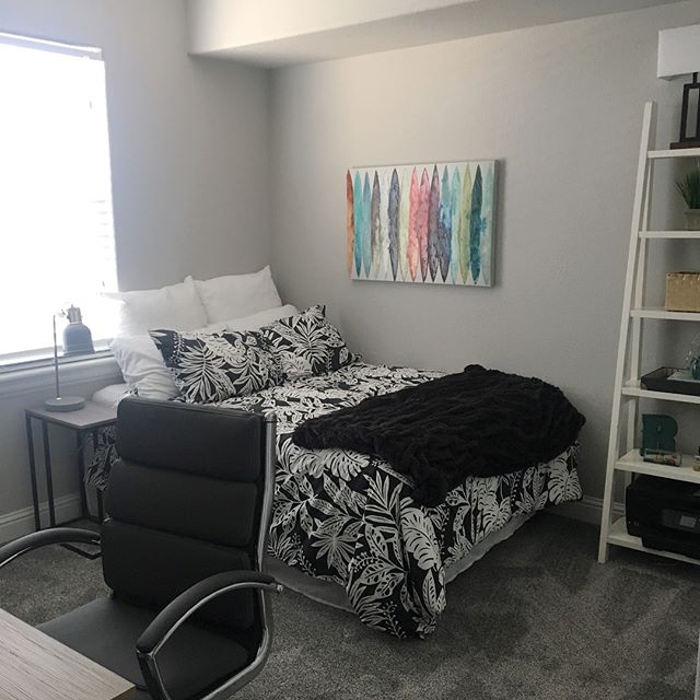 Teen rooms are finally ready for my boys! Let&rsquo;s hope that they stay this neat. 😂 #wishfulthinking #interiors #interiordesign #decorating #organizer #smallspaces #teenroom #boymom #designlife #moving #modern #accessories #remodel #calistyle #ca