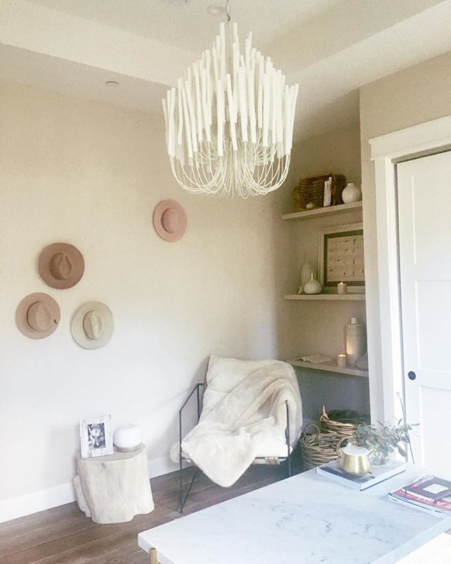 Lucky me, my writing office for the day! My friends have opened their most gorgeous home to me. Love their clean and modern style. Shout out to @cypresshue #inspiration #contemporary #officedecor #farmhouse #design #designer #chandelier #saratoga #ca