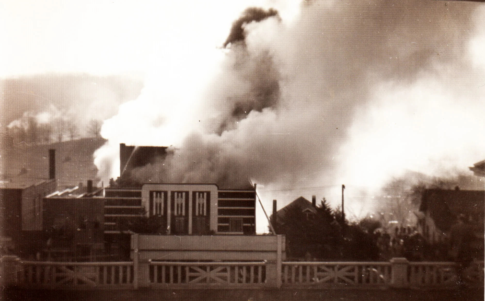 View of the 1950 Appalachian Theatre fire from the porch roof of the Daniel Boone Hotel. Image courtesy of Mark Hayes.